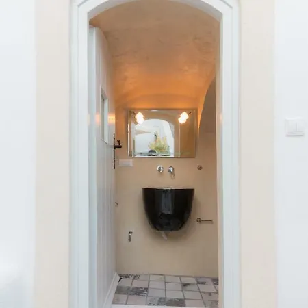 Tritiani Traditional