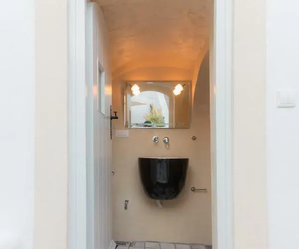 Tritiani Traditional